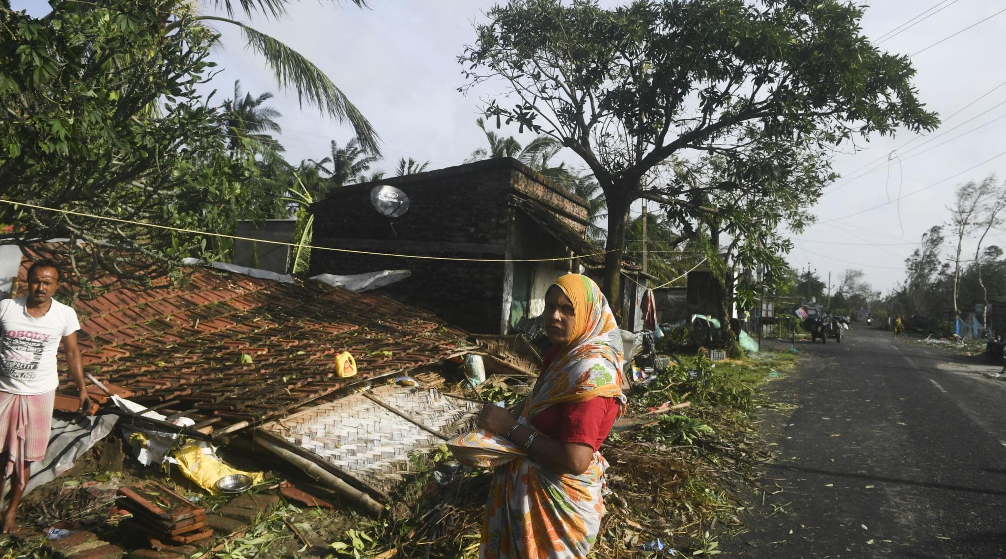 Cyclone Bulbul Death Toll Rises to 6 as Cyclonic Storm Smashes into India, Bangladesh Coasts Cyclone Bulbul Death Toll Rises to 6 as Cyclonic Storm Smashes into India, Bangladesh Coasts