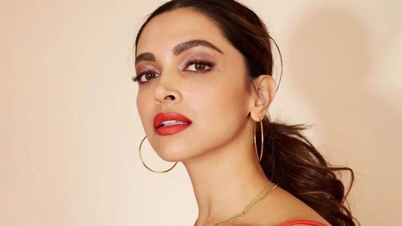 Deepika Padukone Posts Random Red Hot Pictures, Has Ranveer Singh Drooling Over Her Once Again!