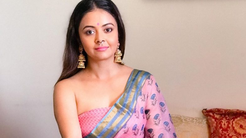 Bigg Boss 13: Devoleena Bhattacharjee NOT Quitting Salman Khan's Reality Show Due to Back Injury, Confirms Her Mother