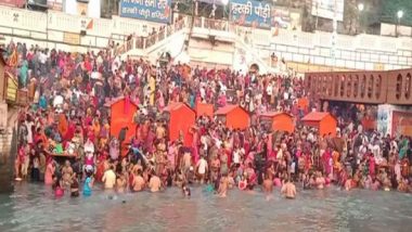 Kartik Purnima 2019: Thousands of Devotees in Haridwar Throng to Take Holy Dip at Har Ki Pauri Ghat