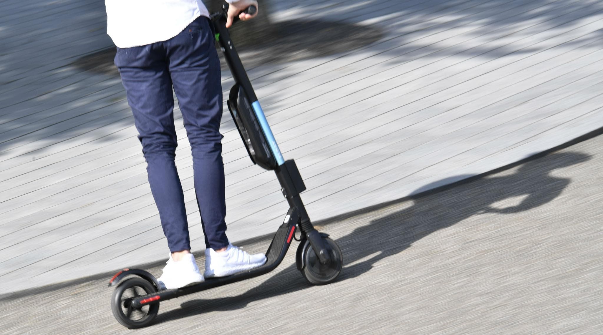 E-Scooters Banned on Footpath in Singapore, Violators to be Jailed as Per New Regulations E-Scooters Banned on Footpath in Singapore, Violators to be Jailed as Per New Regulations