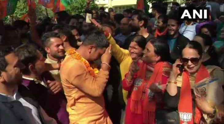 Himachal Pradesh: Two Newly Elected MLAs Vishal Nehriya and Reena Kashyap Sworn In by Speaker in State Assembly Himachal Pradesh: Two Newly Elected MLAs Vishal Nehriya and Reena Kashyap Sworn In by Speaker in State Assembly