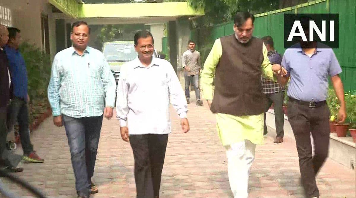 Odd-Even Scheme: Delhi CM Arvind Kejriwal Carpools with Satyendar Jain and Gopal Rai on First Day of Implementation Odd-Even Scheme: Delhi CM Arvind Kejriwal Carpools with Satyendar Jain and Gopal Rai on First Day of Implementation
