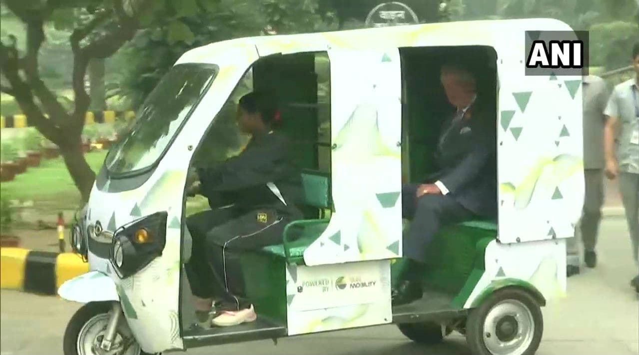 Prince Charles Visits Indian Meteorological Department, Leaves Mausam Bhawan in a Battery-Operated Rickshaw Prince Charles Visits Indian Meteorological Department, Leaves Mausam Bhawan in a Battery-Operated Rickshaw