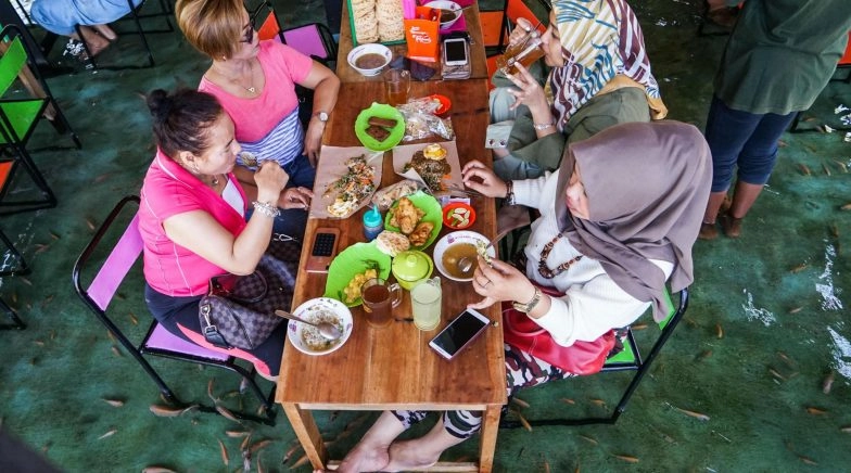 Get A Fish Pedicure While You Eat Indonesian Restaurant Soto Cokro Kembang Introduces Two In One Offer Latestly Get A Fish Pedicure While You Eat Indonesian Restaurant Soto Cokro Kembang Introduces Two In One Offer Latestly