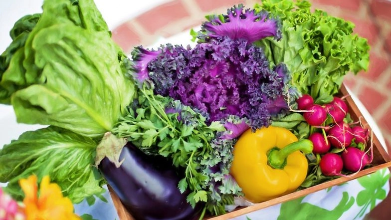 Stocking Up on Fruit and Vegetables During Lockdown? First Spinach Then Cabbage, Here is The Order in Which You Should Use Up Your Produce Before They Go Bad!