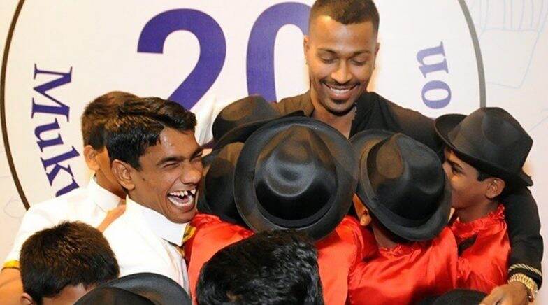 Suresh Raina, Hardik Pandya and Other Members of Cricket Fraternity