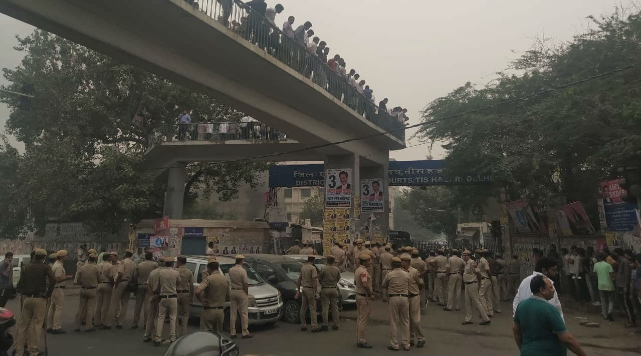 Tis Hazari Court Violence: Security Tightened as Lawyers Strike Work Tis Hazari Court Violence: Security Tightened as Lawyers Strike Work