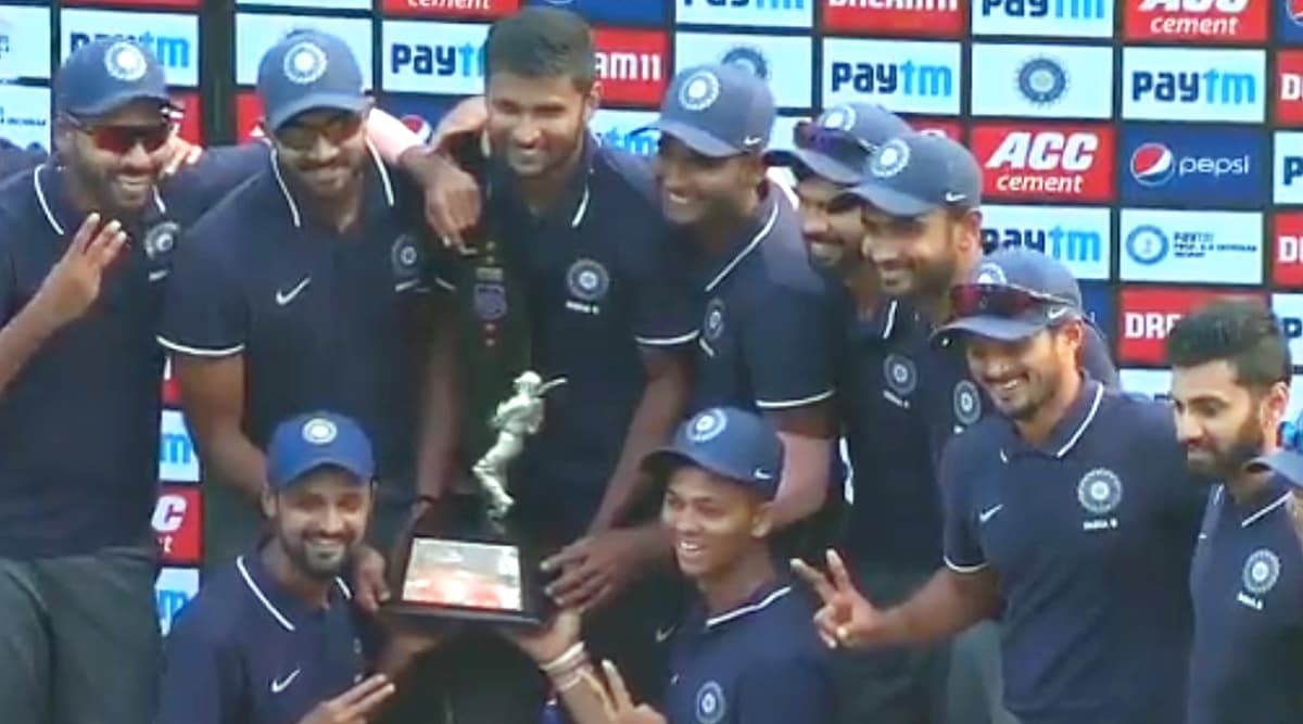 Deodhar Trophy Final 2019: Kedar Jadhav, Shahbaz Nadeem Shine As India ‘B’ Defeat India ‘C’ to Lift Trophy Deodhar Trophy Final 2019: Kedar Jadhav, Shahbaz Nadeem Shine As India ‘B’ Defeat India ‘C’ to Lift Trophy