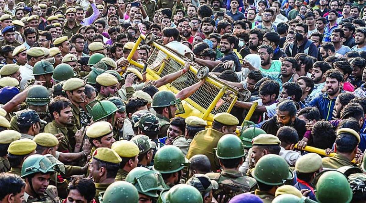 JNU Protest: Entry-Exit Points of Lok Kalyan, Udyog Bhawan, Patel Chowk, Central Secretariat Metro Stations Sealed by DMRC on Police Orders JNU Protest: Entry-Exit Points of Lok Kalyan, Udyog Bhawan, Patel Chowk, Central Secretariat Metro Stations Sealed by DMRC on Police Orders