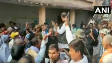 Jharkhand Assembly Elections 2019: Congress Candidate KN Tripathi Brandishes Gun During First Phase of Polling in Daltonganj Constituency (Watch Video)