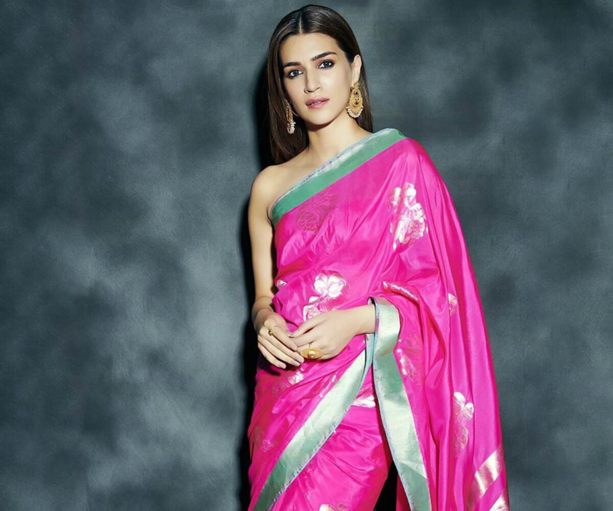 [Image: Kriti-Sanon-in-Ekaya-Banaras-saree-for-P...ions-4.jpg]