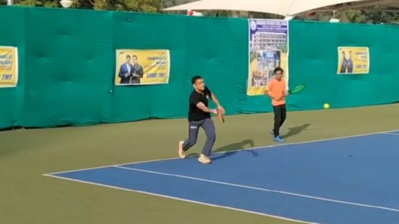 MS Dhoni Plays Tennis at JSCA Stadium Complex in Ranchi, Video Goes Viral on Social Media