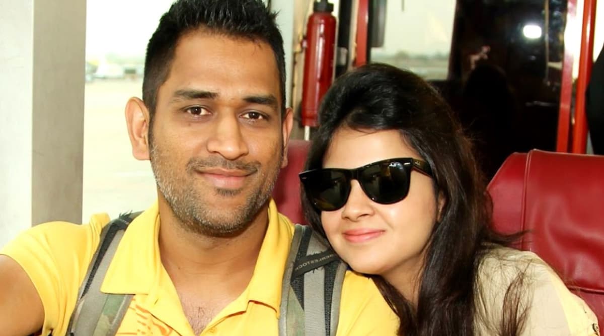 Sakshi Dhoni Sex - MS Dhoni Shares Throwback Video With Wife Sakshi on Social Media (Watch  Video) | ðŸ LatestLY