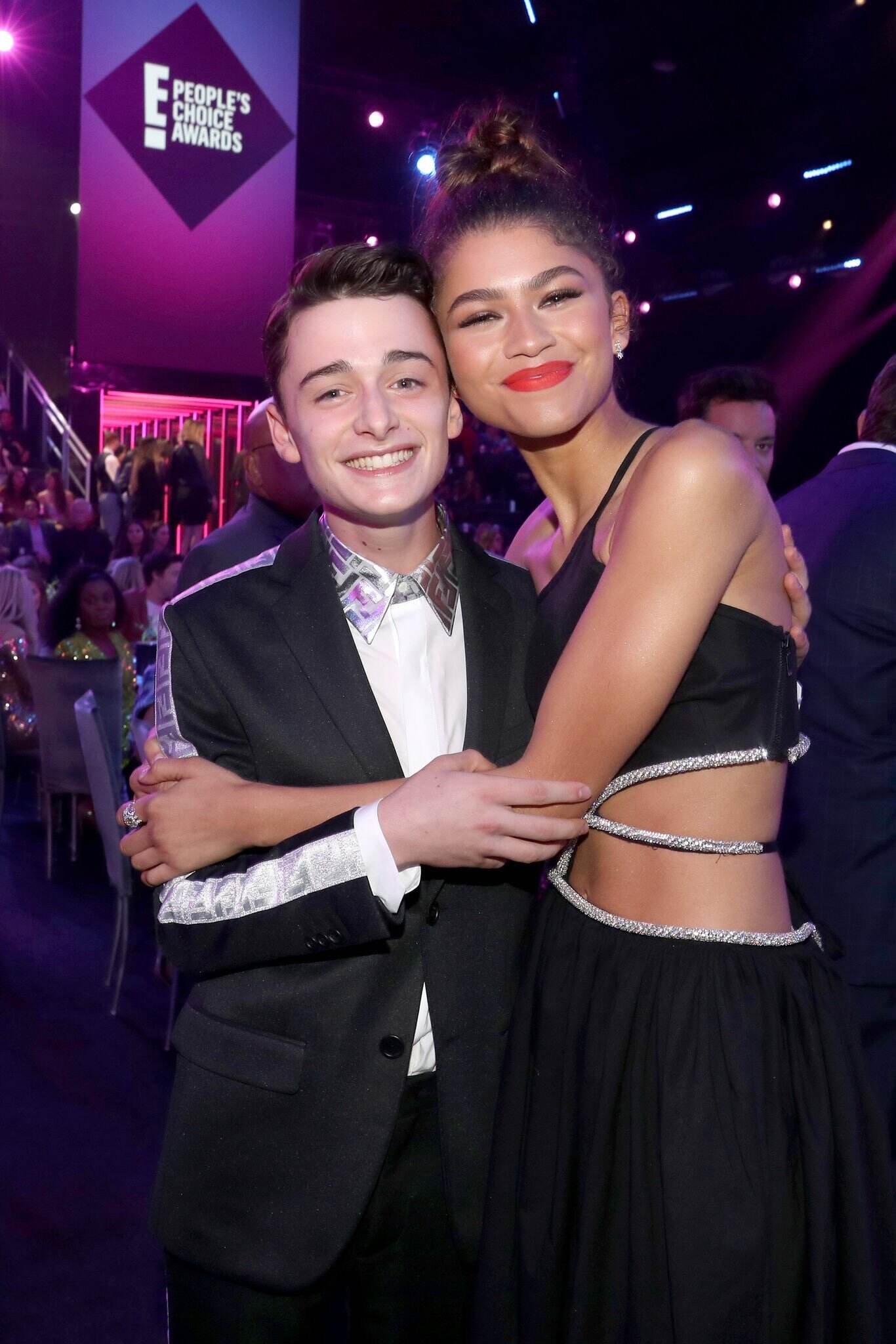 People's Choice Awards 2019 Red Carpet: Sarah Hyland ...