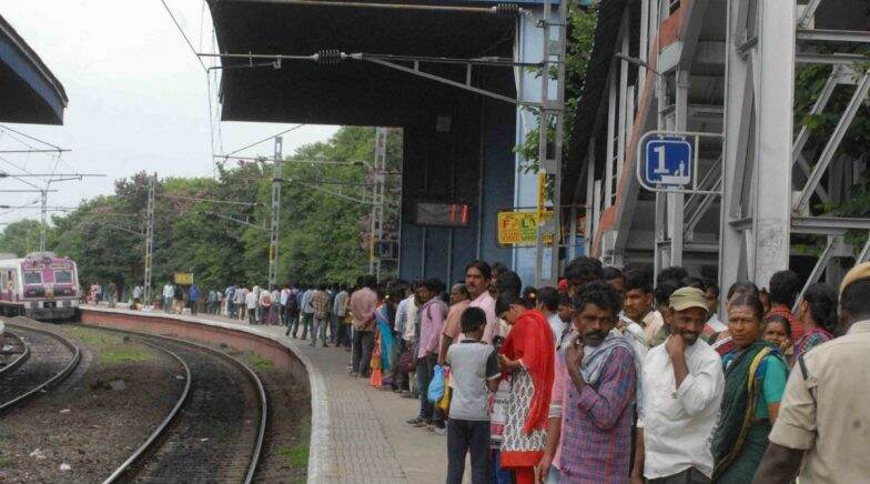 West Bengal: Man Dies After Jumping off Train to Catch Thief Who Stole His iPhone