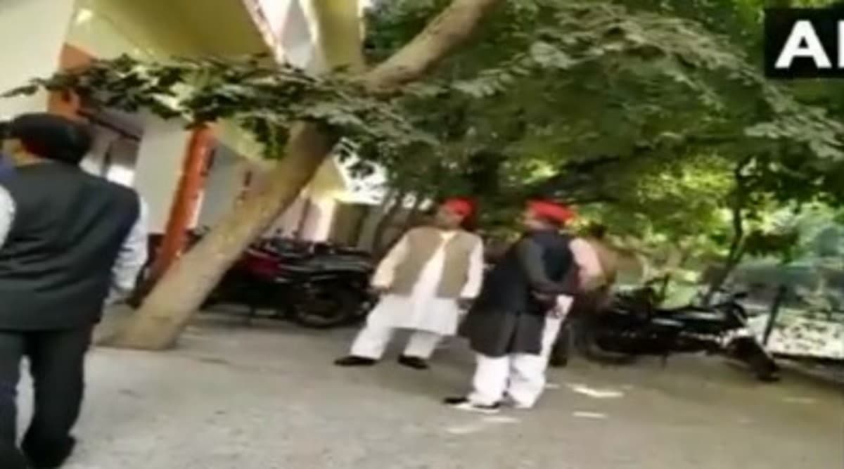 Samajwadi Party MLA Haji Ikram Qureshi Caught Smoking in Moradabad District Hospital During Mulayam Singh Yadav’s Birthday Celebration; Video Goes Viral Samajwadi Party MLA Haji Ikram Qureshi Caught Smoking in Moradabad District Hospital During Mulayam Singh Yadav’s Birthday Celebration; Video Goes Viral
