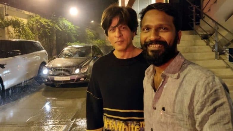 Pic Of Shah Rukh Khan with Asuran Director Vetrimaaran Goes Viral! Pic Of Shah Rukh Khan with Asuran Director Vetrimaaran Goes Viral!