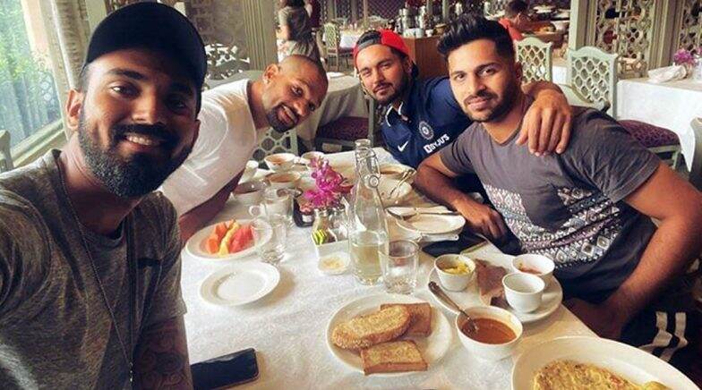 Shikhar Dhawan, KL Rahul, Manish Pandey and Shardul Thakur Enjoy Breakfast Together 