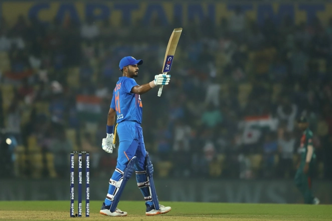 IND vs WI 2nd ODI 2019: Shreyas Iyer Prematurely Celebrates His Fifty