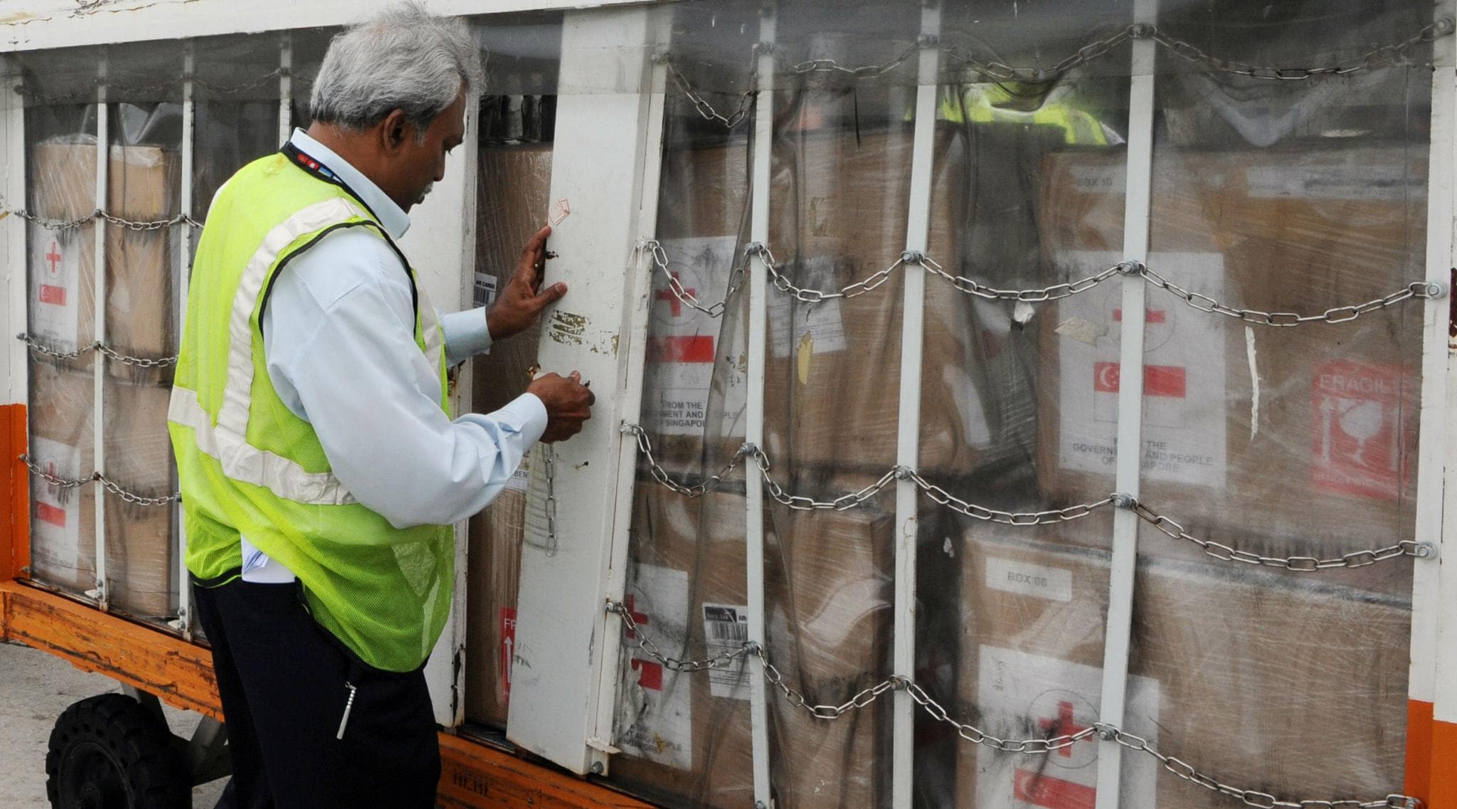 Singapore Baggage Handler Jailed for 20 Days for Swapping Luggage Tags on 300 Suitcases Singapore Baggage Handler Jailed for 20 Days for Swapping Luggage Tags on 300 Suitcases