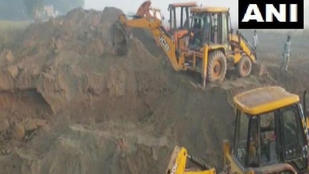 Haryana: 5-Year-old Girl Falls Into 50-Feet Deep Borewell in Karnal, Rescue Operations On Haryana: 5-Year-old Girl Falls Into 50-Feet Deep Borewell in Karnal, Rescue Operations On