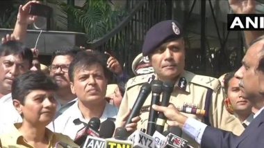 Delhi Police Commissioner Amulya Patnaik Urges Agitating Officers to Return to Duty, Gets Hooted at by Policemen Protesting Against Tis Hazari Violence; Watch Video