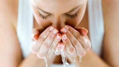 Should You Wash Your Face Even When You Are Not Leaving Home or Wearing Makeup During COVID-19 Lockdown? Here's the Cleansing Routine That You Must Follow!