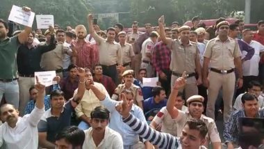 Delhi Constables End 11-Hour Protest Over Tis Hazari Clash, L-G Anil Baijal, Top Police Officers Assure Action Against Lawyers Involved in Assault