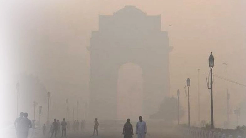 Delhi Air Pollution: Air Quality Again Deteriorates to 'Severe' Category As Stubble Fire Count Shoots Up & Temperature Dips in National Capital