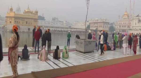 Guru Nanak Jayanti 2019: Devotees Throng Golden Temple on 550th Birth Anniversary of Guru Nanak Dev