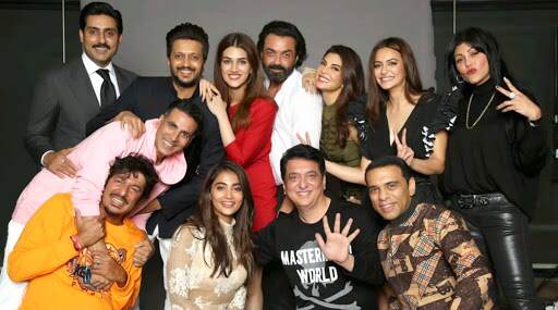 Akshay Kumar Celebrates Housefull 4's Success Hinting At Another Sequel But Fans Want To Know Where Deepika Padukone, John Abraham Are Akshay Kumar Celebrates Housefull 4's Success Hinting At Another Sequel But Fans Want To Know Where Deepika Padukone, John Abraham Are