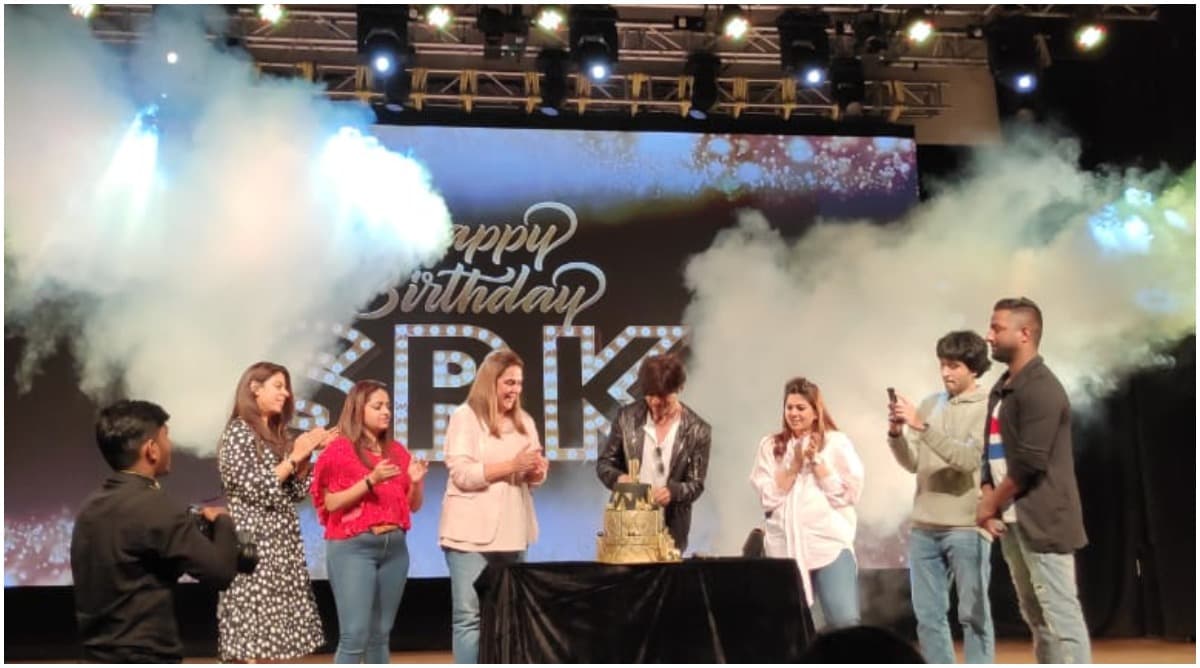 Shah Rukh Khan Reveals Three Birthday Resolutions That You Want to See Him Follow Shah Rukh Khan Reveals Three Birthday Resolutions That You Want to See Him Follow