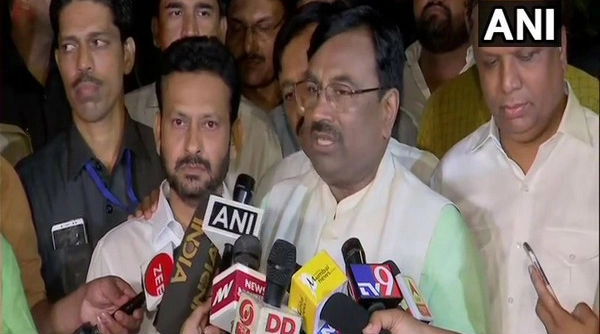 Maharashtra Political Crisis: BJP to Adopt a Policy of 'Wait and Watch', Says Sudhir Mungantiwar