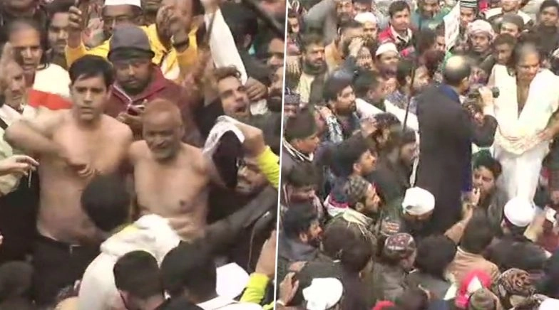 Anti-CAA Protesters Gather at Jama Masjid After Friday Prayers, Security Tightened Outside Mosque