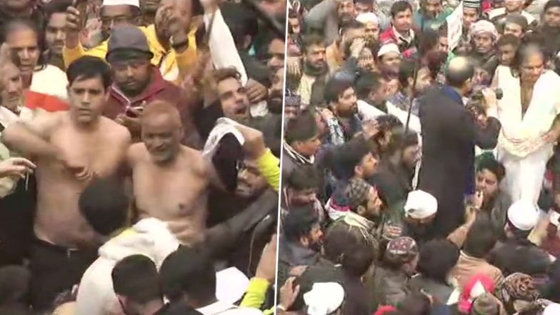 Delhi: Anti-CAA Protesters Gather at Jama Masjid After Friday Prayers, Security Tightened Outside Mosque