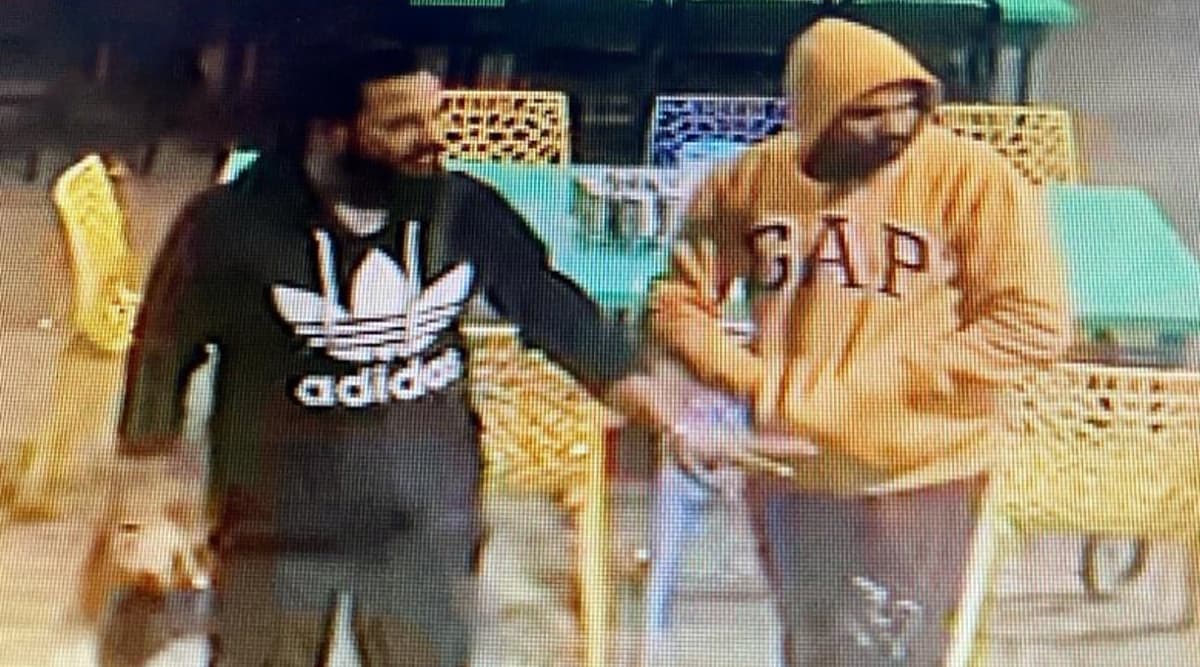 Madhya Pradesh Man Poses As Army Officer, Runs Away With Two INSAS Assault Rifles From Cantonment Area in Pachmarhi Madhya Pradesh Man Poses As Army Officer, Runs Away With Two INSAS Assault Rifles From Cantonment Area in Pachmarhi