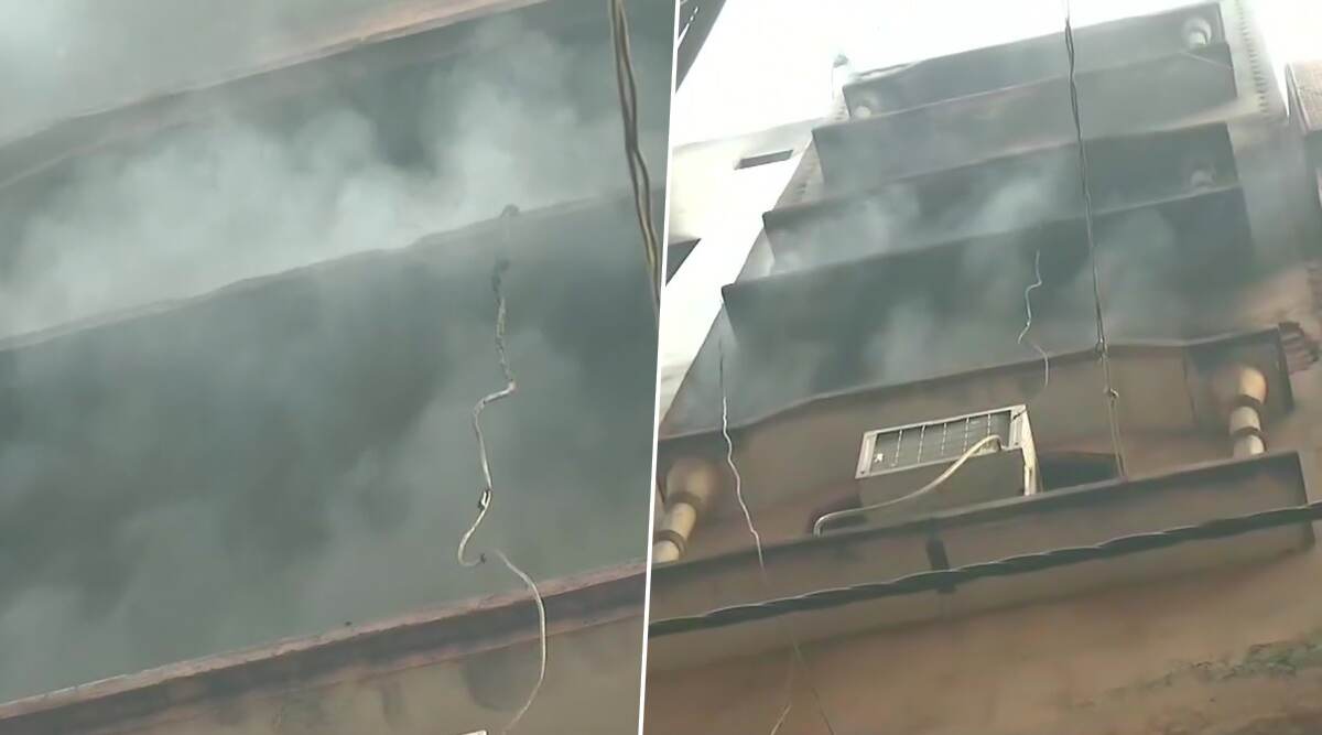 Delhi Fire: Another Blaze in Same Building in Anaj Mandi Where 43 People Died on Sunday, Fire Tenders Rushed to Spot Delhi Fire: Another Blaze in Same Building in Anaj Mandi Where 43 People Died on Sunday, Fire Tenders Rushed to Spot