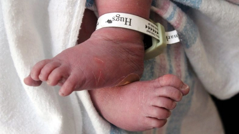 Uttar Pradesh: Pregnant Woman Delivered Baby Boy on UP Roadways Bus in Mahoba District, Named 'Mahoba Depot'