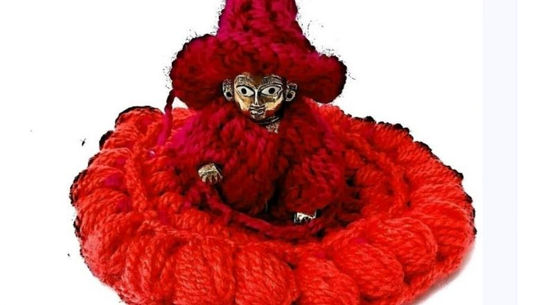 Winter 2019: Varanasi's Bada Ganesh Temple, Shiva Temple Deity Gets Woollens to Beat Freezing Chill in Uttar Pradesh