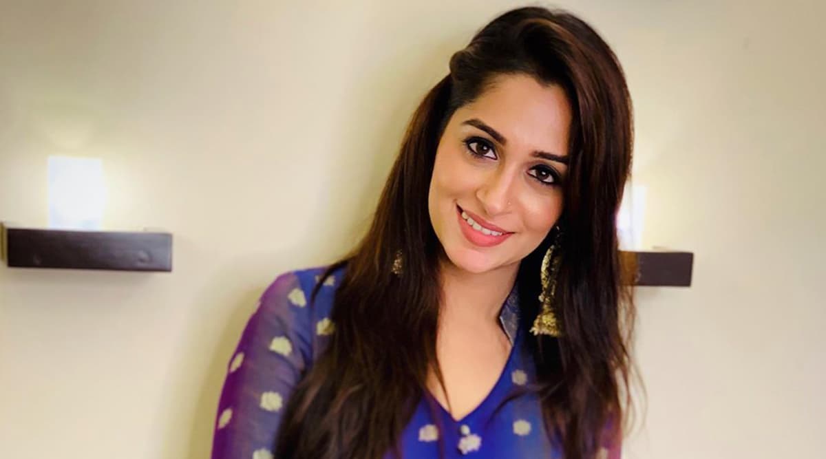Dipika Kakar Accuses Airline Staff of Unprofessional Behaviour After Her Flights Gets Delayed Dipika Kakar Accuses Airline Staff of Unprofessional Behaviour After Her Flights Gets Delayed