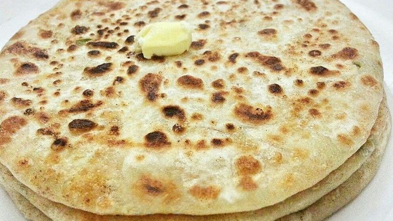 Rujuta Diwekar Eats Aloo Paratha After Workout; Celebrity Dietician Justifies How Carb Rich Food is Safe To Be Eaten While on Weight Loss Regime