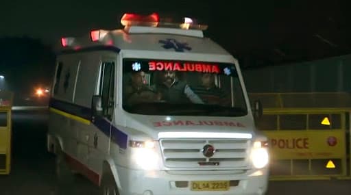 Unnao Rape Survivor Brought to Safdarjung Hospital From Delhi Airport, Ambulance Covers 13 KMs in 18 Minutes Unnao Rape Survivor Brought to Safdarjung Hospital From Delhi Airport, Ambulance Covers 13 KMs in 18 Minutes