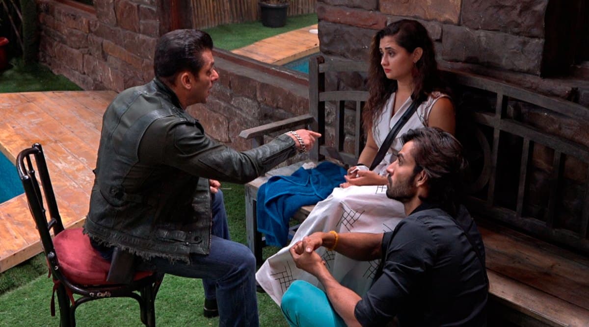 Bigg Boss 13 Weekend Ka Vaar Synopsis: Salman Khan Takes Matters Into His Own Hands, Enters the House to Speak to Rashami Desai and Arhaan Khan Bigg Boss 13 Weekend Ka Vaar Synopsis: Salman Khan Takes Matters Into His Own Hands, Enters the House to Speak to Rashami Desai and Arhaan Khan