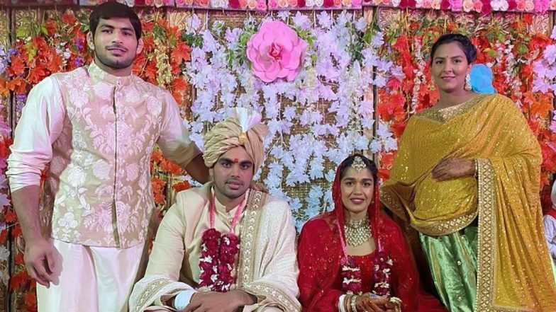 Babita Phogat and Vivek Suhag Wedding Pics: Indian Wrestling Couple Takes an 'Extra Phera' For a Noble Cause, View Beautiful Marriage Ceremony Photos!