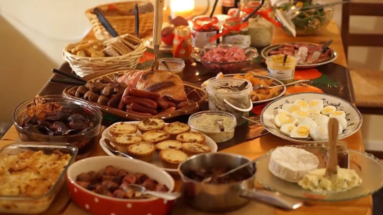 Vegetarian & Vegan Christmas 2020 Dinner Menu: From Chocolate Cake to Shepherd's Pie, Lip-Smacking Recipes to Try During Holiday Season (Watch Video)