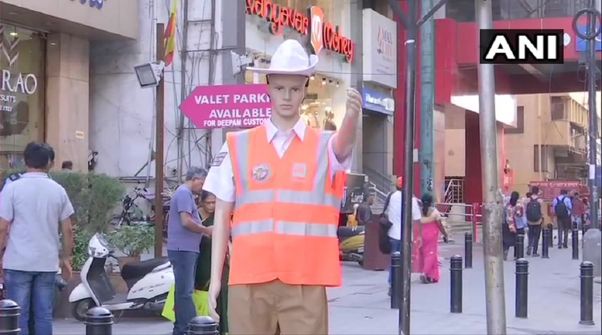 Dummy Police Mannequins to Deter Traffic Offenders! the New 'Recruits' in Bangalore Are Taking over the Internet Dummy Police Mannequins to Deter Traffic Offenders! the New 'Recruits' in Bangalore Are Taking over the Internet