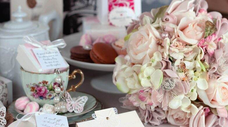 Clever Ways to Decorate Your Home with Flowers