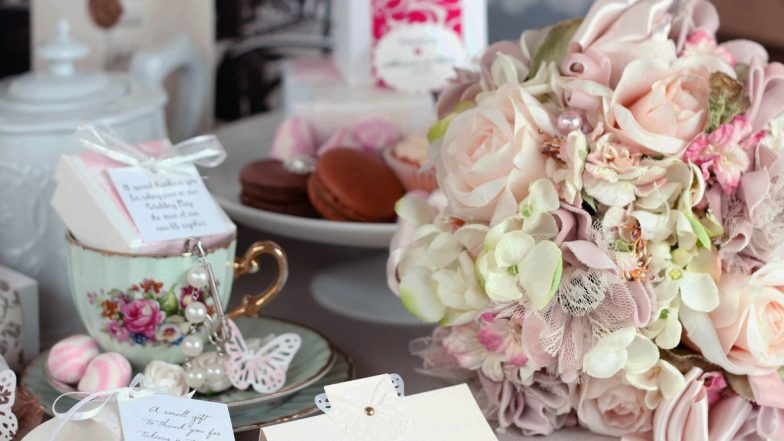 Christmas 2019 Decoration Ideas: Unique Ways to Adorn Your Home with Flowers and Turn It Into a Lush Paradise