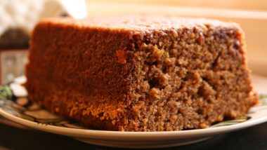 Rum Cake Recipe For Christmas 2019: Step-By-Step Guide To Bake Golden Rum Cake At Home (Watch Video)